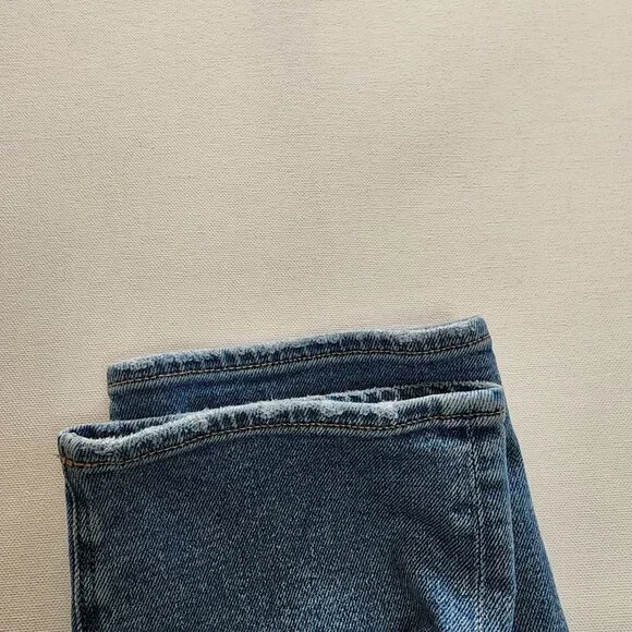 American Eagle Light Wash Stretch Denim High Rise Mom Straight Jeans - Picture 8 of 8